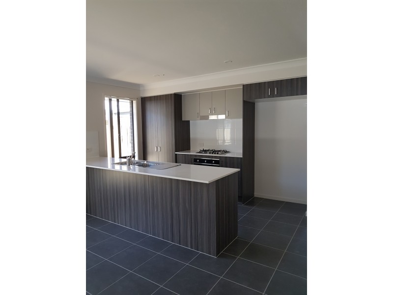 44 Eucalyptus Crescent, Ripley QLD 4306