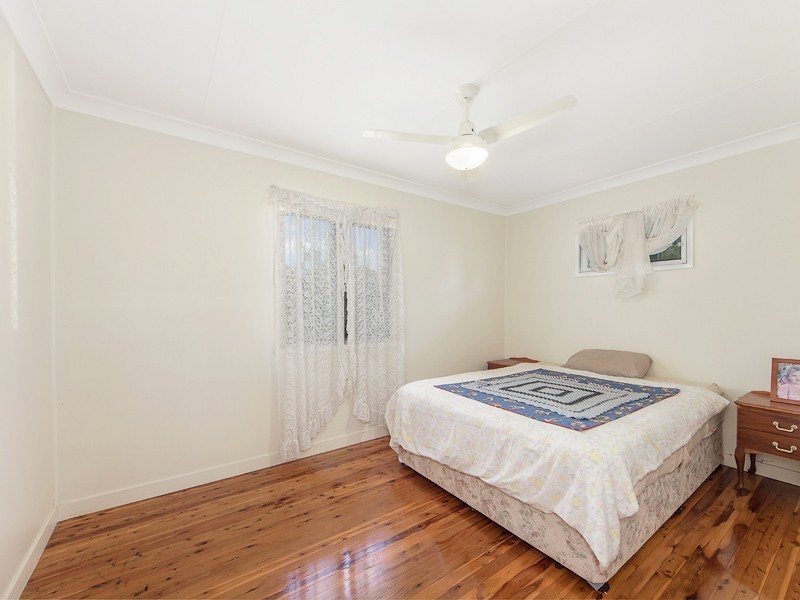 8 White Street, Bundamba QLD 4304
