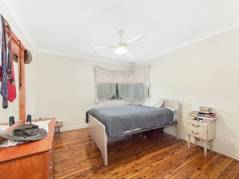 8 White Street, Bundamba QLD 4304
