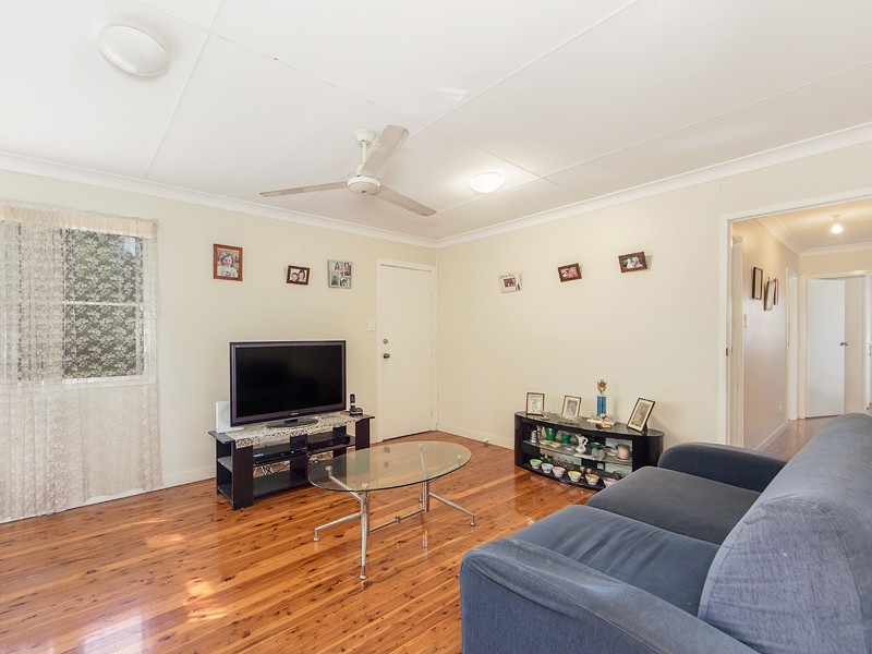 8 White Street, Bundamba QLD 4304
