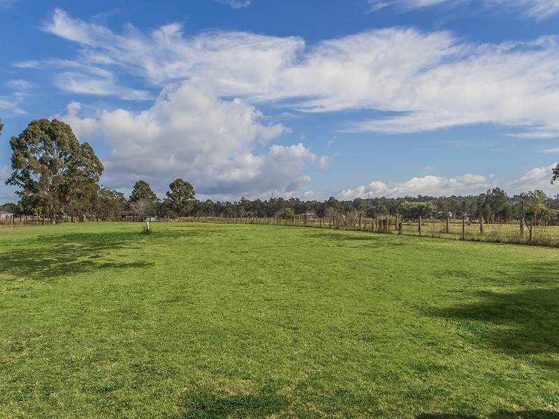8 White Street, Bundamba QLD 4304