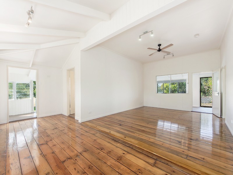 32 Pelican St, North Ipswich QLD 4305