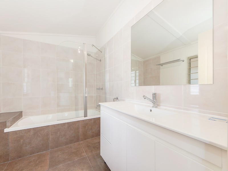 32 Pelican St, North Ipswich QLD 4305