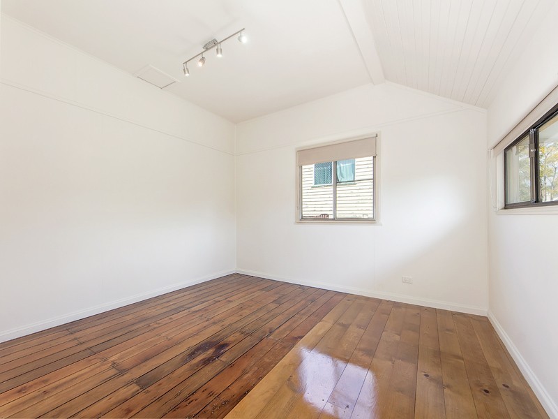 32 Pelican St, North Ipswich QLD 4305