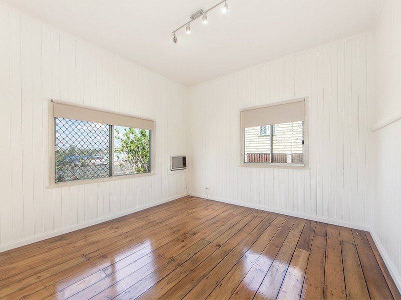 32 Pelican St, North Ipswich QLD 4305