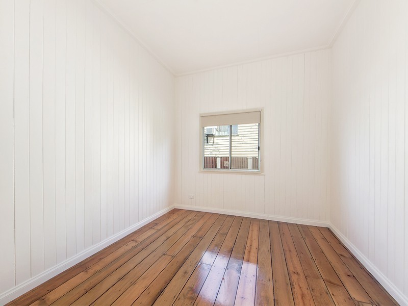 32 Pelican St, North Ipswich QLD 4305