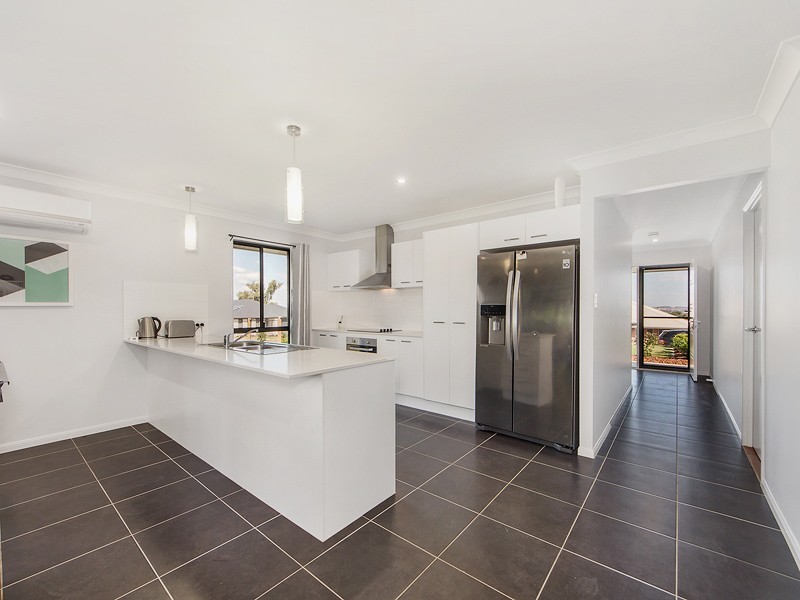 12 Emeraldwood St, Fernvale QLD 4306