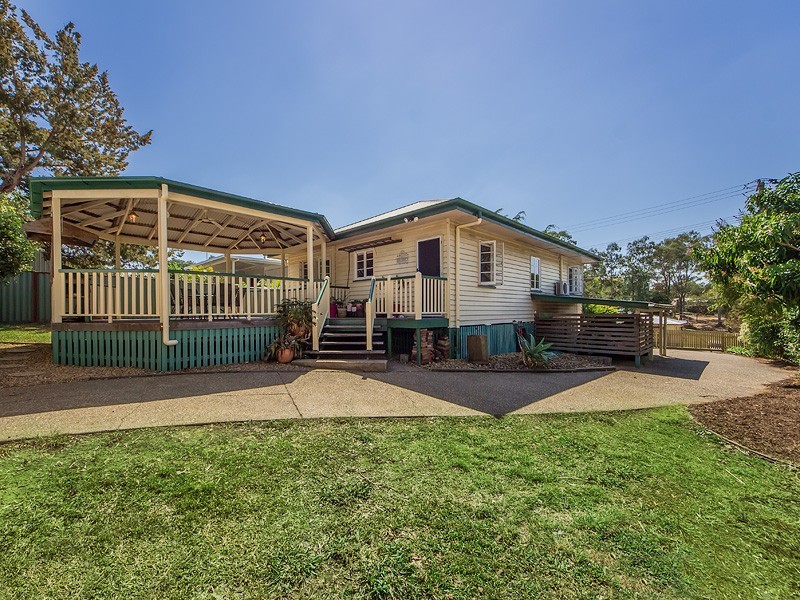 11 Roberts St, North Ipswich QLD 4305