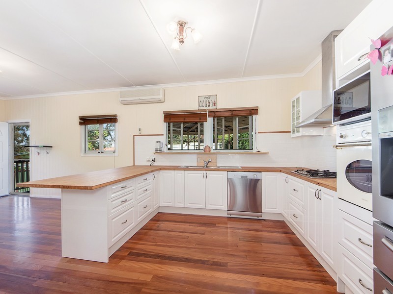11 Roberts St, North Ipswich QLD 4305
