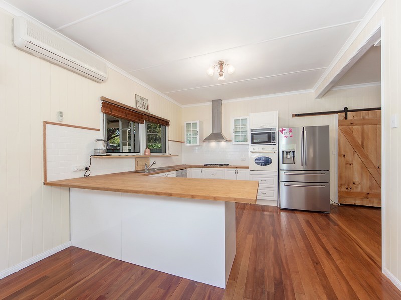 11 Roberts St, North Ipswich QLD 4305