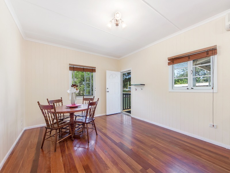 11 Roberts St, North Ipswich QLD 4305
