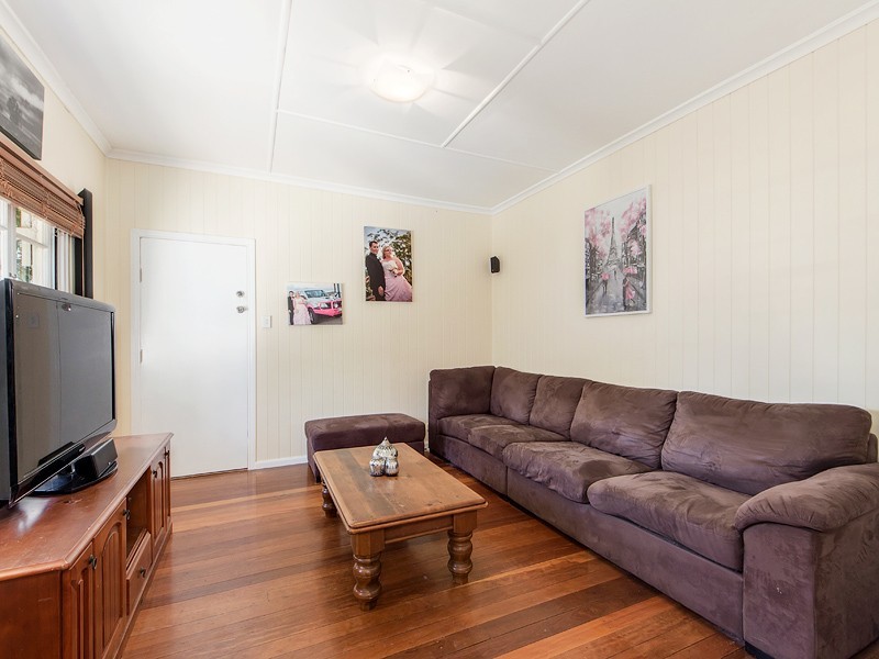 11 Roberts St, North Ipswich QLD 4305