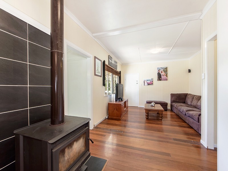 11 Roberts St, North Ipswich QLD 4305