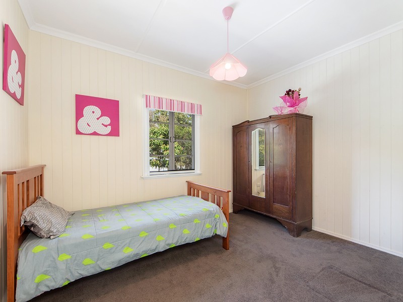 11 Roberts St, North Ipswich QLD 4305