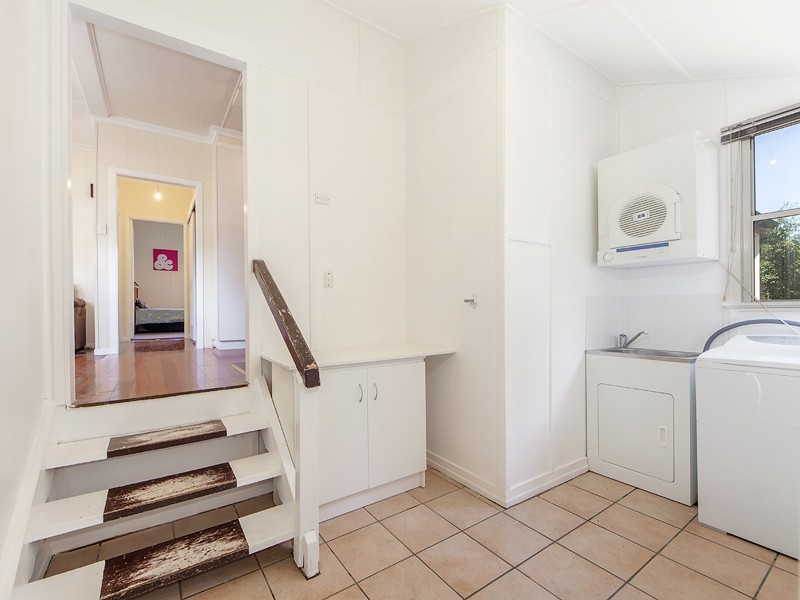 11 Roberts St, North Ipswich QLD 4305