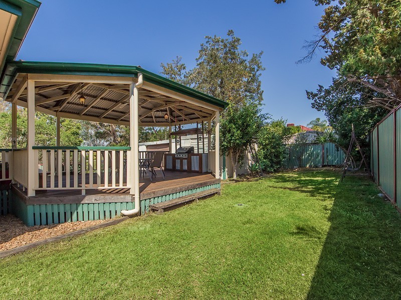 11 Roberts St, North Ipswich QLD 4305