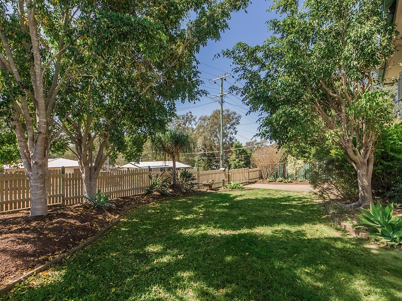 11 Roberts St, North Ipswich QLD 4305