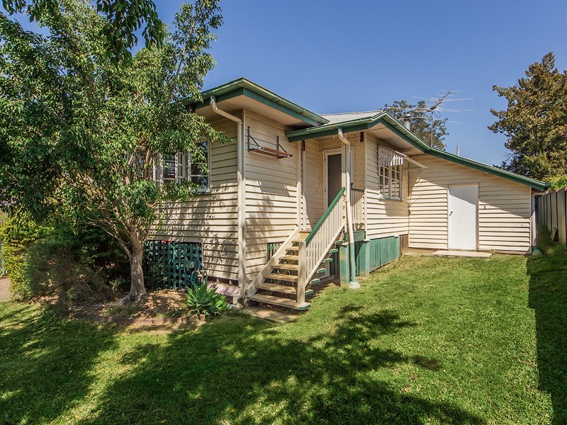 11 Roberts St, North Ipswich QLD 4305