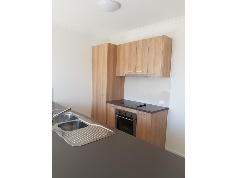 8 Napier Circuit, Silkstone QLD 4304