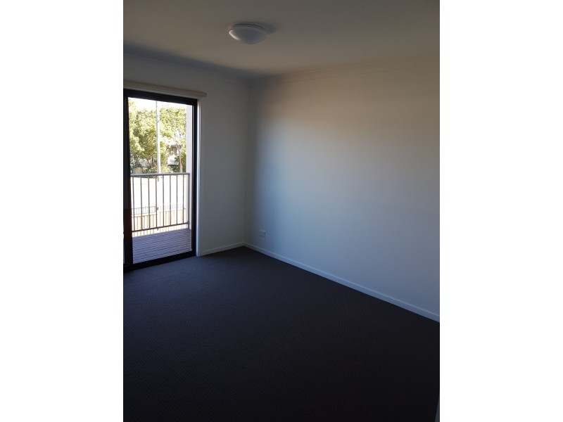 8 Napier Circuit, Silkstone QLD 4304