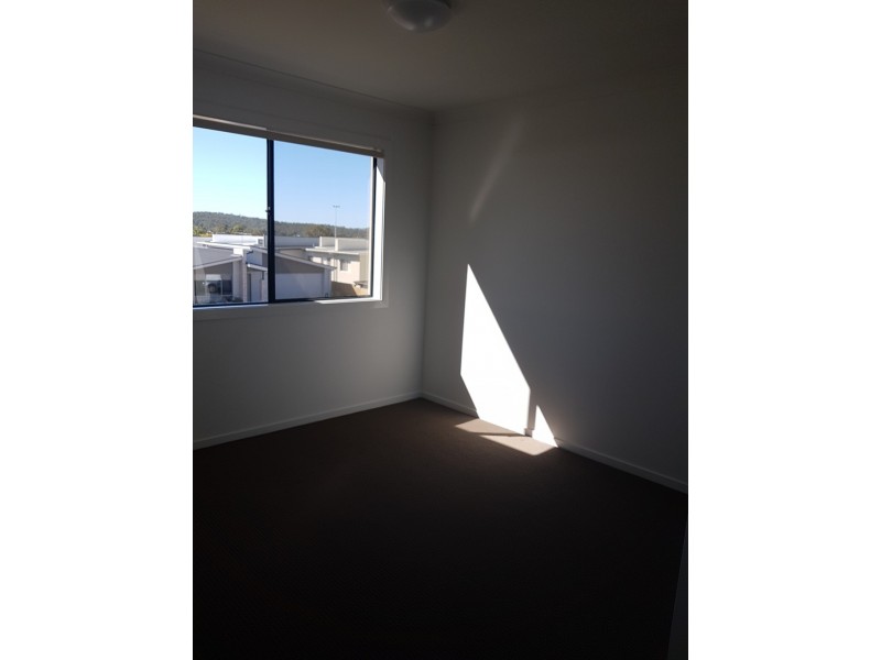 8 Napier Circuit, Silkstone QLD 4304