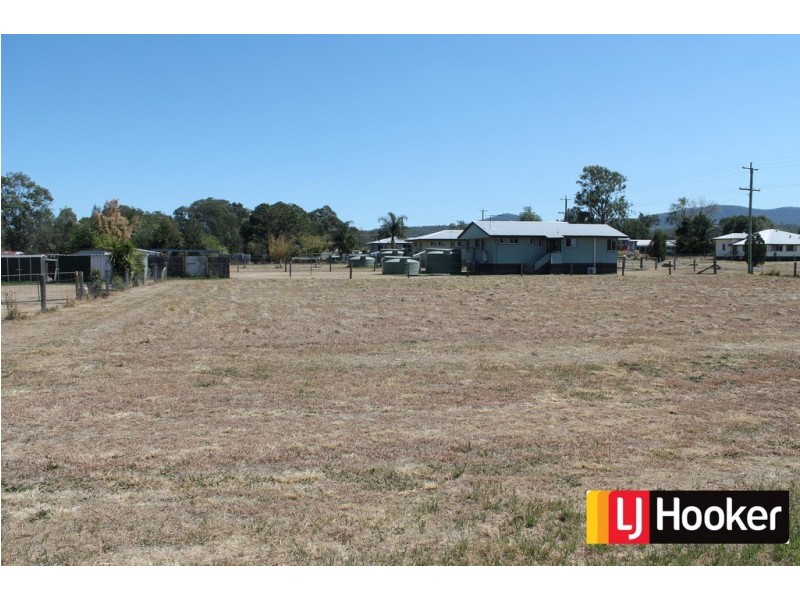 37-39 Gipps St, Calvert QLD 4340