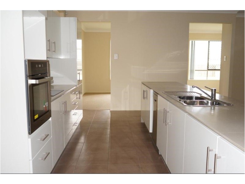 5 Lilly Court, Yamanto QLD 4305