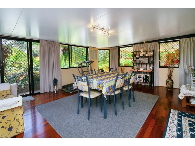 3 Flame Tree Crt, Walloon QLD 4306