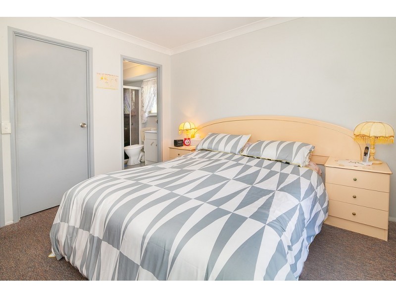 3 Flame Tree Crt, Walloon QLD 4306