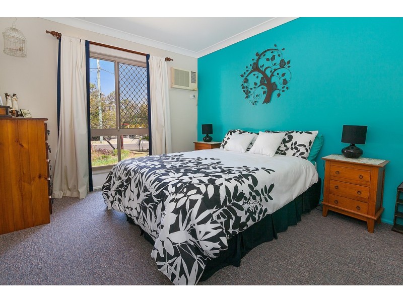 3 Flame Tree Crt, Walloon QLD 4306