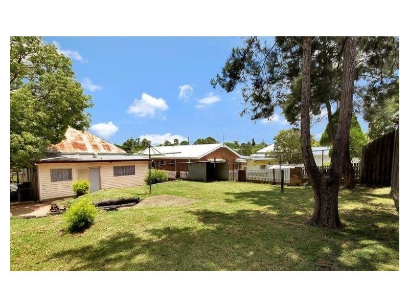 69 Brisbane Road, Bundamba QLD 4304