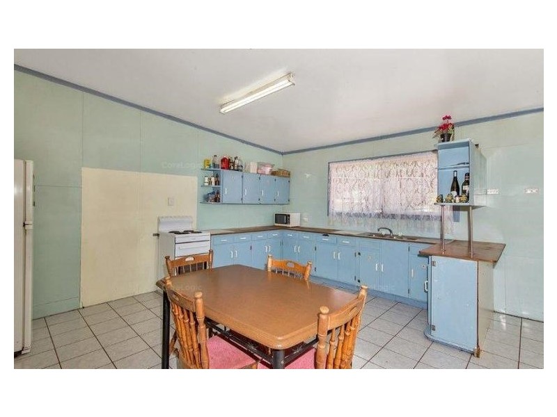 69 Brisbane Road, Bundamba QLD 4304