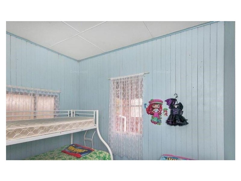 69 Brisbane Road, Bundamba QLD 4304