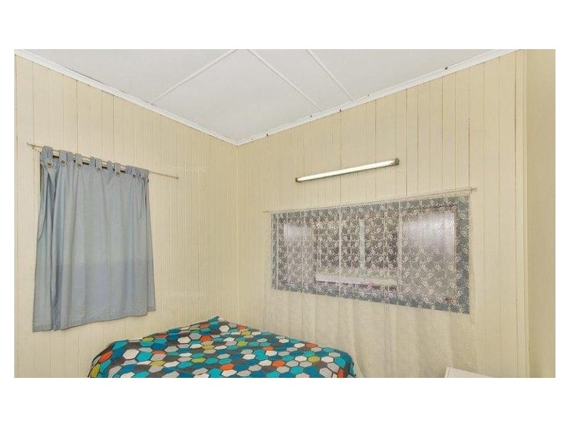 69 Brisbane Road, Bundamba QLD 4304