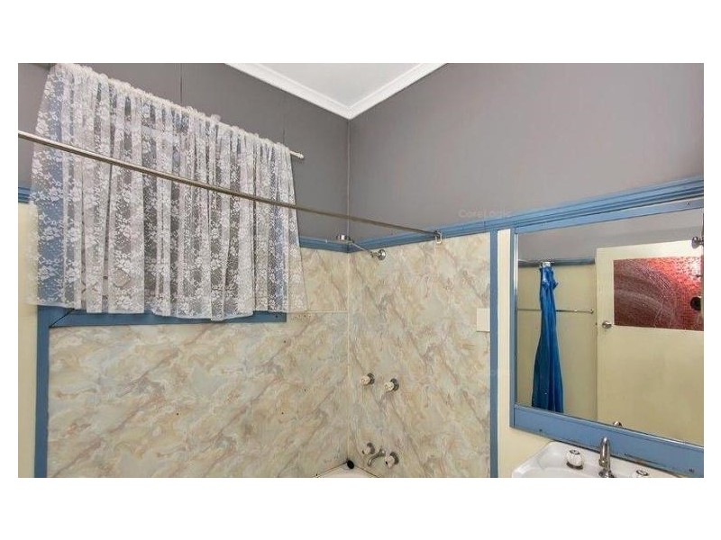 69 Brisbane Road, Bundamba QLD 4304