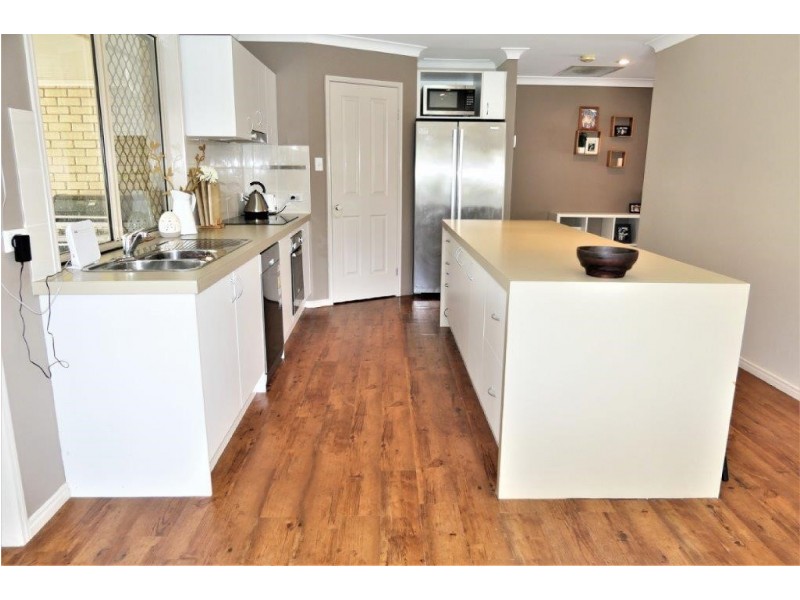 16 Brightwood Place, Fernvale QLD 4306