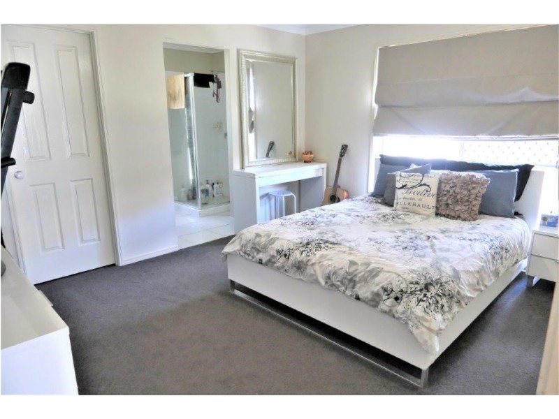 16 Brightwood Place, Fernvale QLD 4306