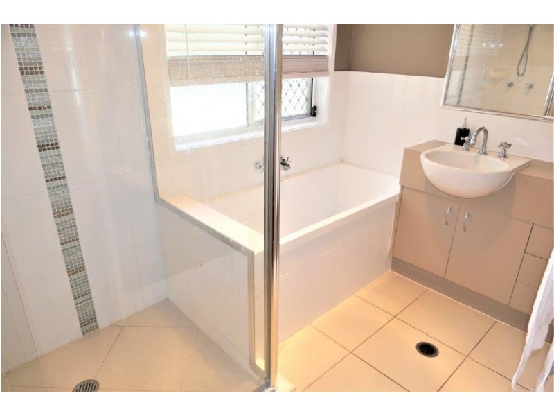 16 Brightwood Place, Fernvale QLD 4306