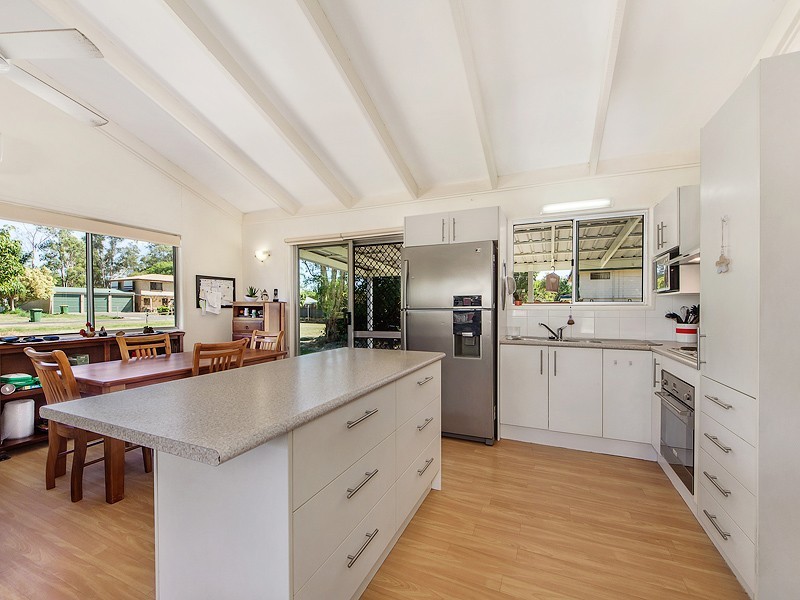 16 Amaroo Road, Thagoona QLD 4306