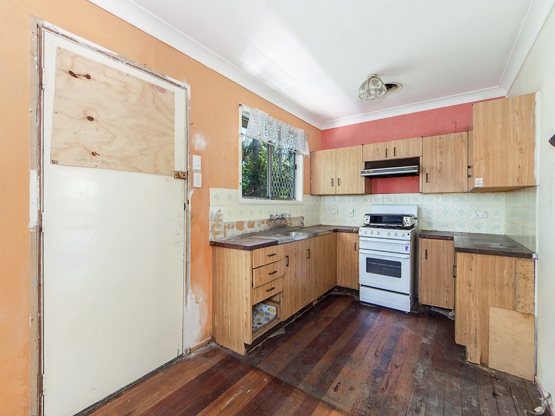 7 Roma St, North Booval QLD 4304