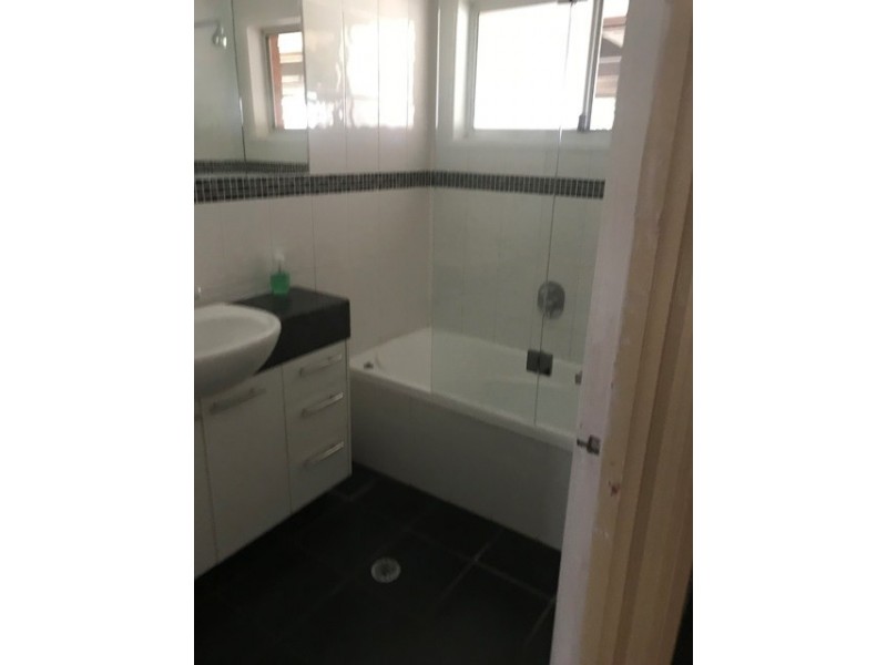 9 Bell Street, Walloon QLD 4306