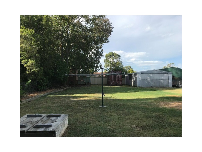 9 Bell Street, Walloon QLD 4306