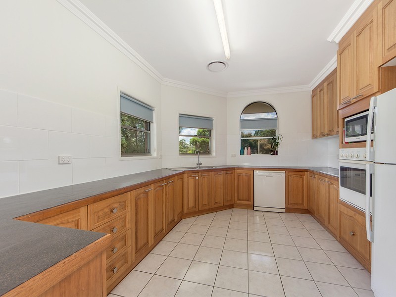 1 Honeysuckle Ct, Walloon QLD 4306