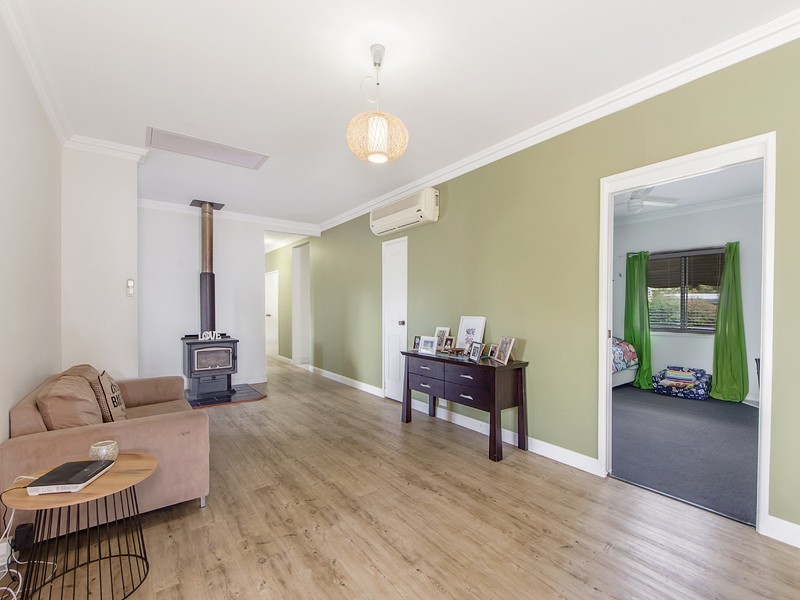 1 Honeysuckle Ct, Walloon QLD 4306