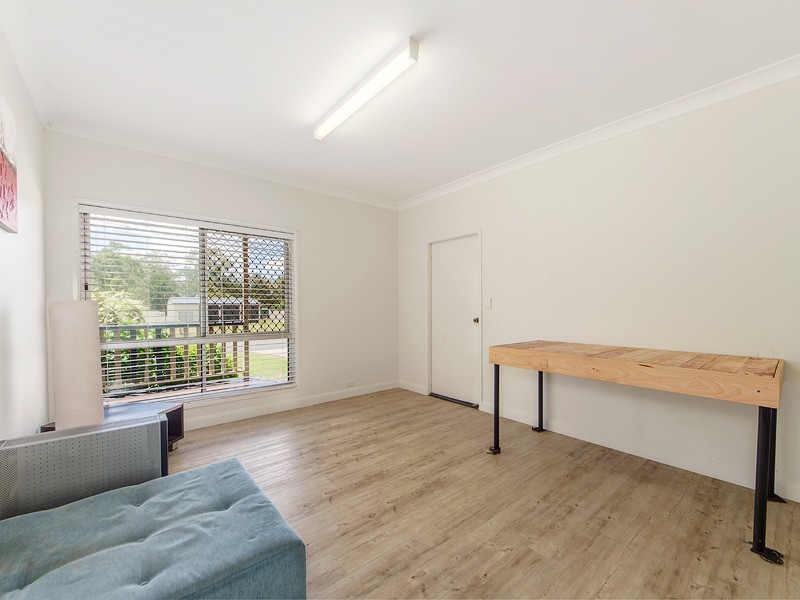 1 Honeysuckle Ct, Walloon QLD 4306