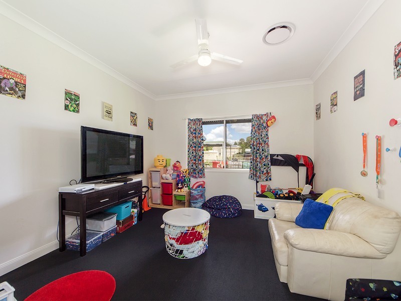 1 Honeysuckle Ct, Walloon QLD 4306