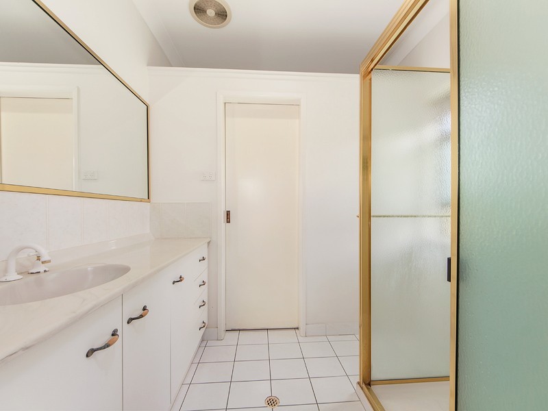 1 Honeysuckle Ct, Walloon QLD 4306