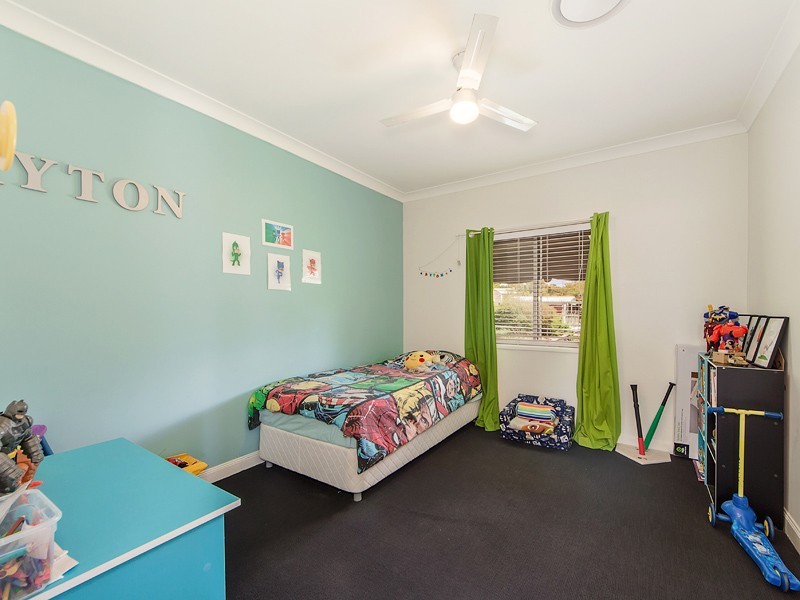 1 Honeysuckle Ct, Walloon QLD 4306