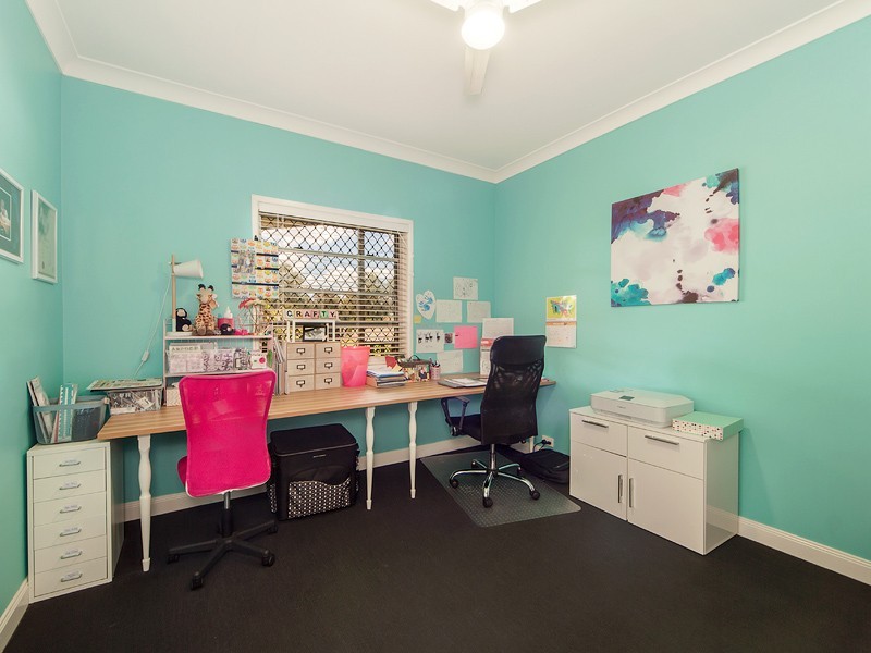 1 Honeysuckle Ct, Walloon QLD 4306