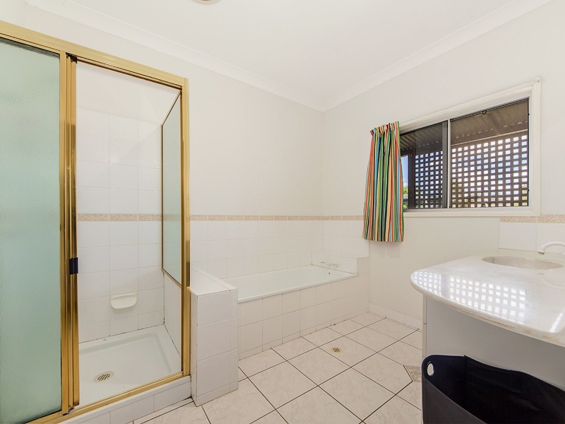 1 Honeysuckle Ct, Walloon QLD 4306